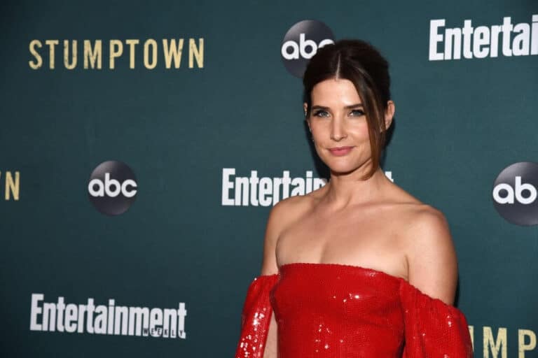 Cobie Smulders Measurements, Net Worth, Bio, Age, and Family Details